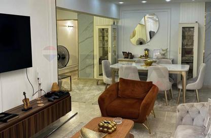 Apartment - 3 Bedrooms - 1 Bathroom for sale in Khaled Ibn Al Walid St. - Miami - Hay Awal El Montazah - Alexandria