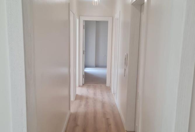 93812609 - Property Image 3