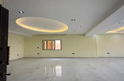 فيلا - استوديو - 8 حمامات للايجار في حى جنوب الاكايمية - مدينة القاهرة الجديدة - القاهرة