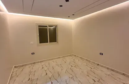 شقة - 2 غرف نوم - 1 حمام للبيع في البوابة الرابعة - مينا - حدائق الاهرام - الجيزة