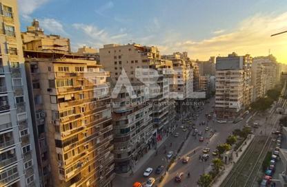 شقة - 3 غرف نوم - 2 حمامات للبيع في شارع ابو قير - سبورتنج - حي شرق - الاسكندرية