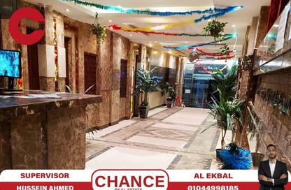 شقة - 3 غرف نوم - 2 حمامات للبيع في شارع الاقبال - لوران - حي شرق - الاسكندرية