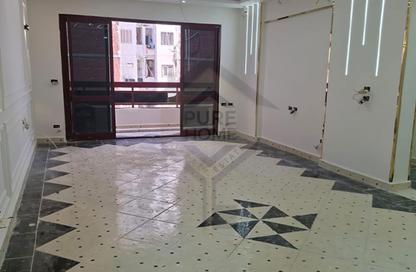 Apartment - 3 Bedrooms - 2 Bathrooms for sale in Ahmed Allam St. - Sporting - Hay Sharq - Alexandria