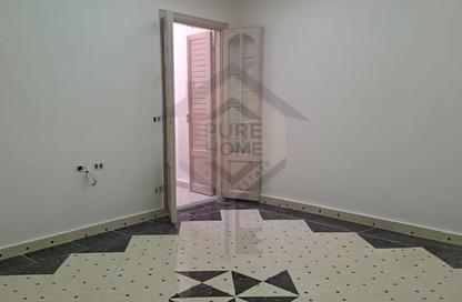 Apartment - 3 Bedrooms - 2 Bathrooms for sale in Ahmed Allam St. - Sporting - Hay Sharq - Alexandria