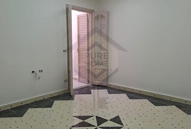 93808211 - Property Image 3