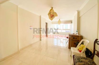 Apartment - 2 Bedrooms - 1 Bathroom for sale in Mostafa Kamel St. - Smouha - Hay Sharq - Alexandria Apartment - 2 Bedrooms - 1 Bathroom for sale in Mostafa Kamel St. - Smouha - Hay Sharq - Alexandria