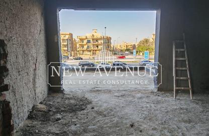 محل - استوديو - 3 حمامات للايجار في ان  90  بيزنس كومبلكس - شارع التسعين الشمالي - التجمع الخامس - مدينة القاهرة الجديدة - القاهرة