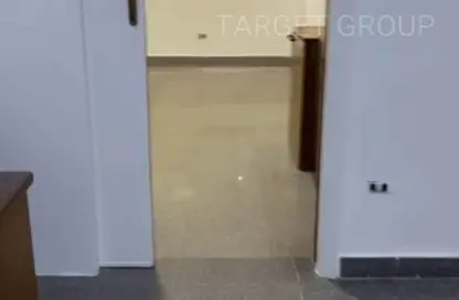 عيادة - 4 غرف نوم - 2 حمامات للايجار في شارع الاهرام - روكسي - مصر الجديدة - القاهرة