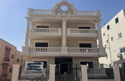 شقة - 3 غرف نوم - 3 حمامات للبيع في المجاورة الاولي - الحي الثاني شرق - مدينة الشروق - القاهرة