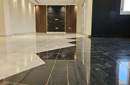 شقة - 4 غرف نوم - 3 حمامات للايجار في الشرق للتامين - كمبوندات التجمع الخامس - التجمع الخامس - مدينة القاهرة الجديدة - القاهرة