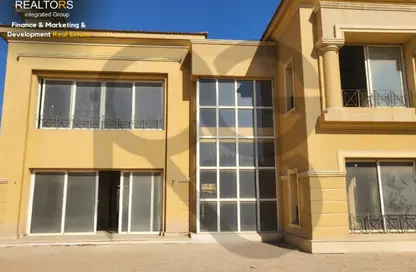 فيلا - 6 غرف نوم - 3 حمامات للبيع في رويال ميدوز - كمبوندات الشيخ زايد - الشيخ زايد - الجيزة