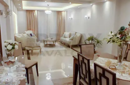 شقة - 3 غرف نوم - 2 حمامات للبيع في شارع الفريق اسماعيل سرهنك - لوران - حي شرق - الاسكندرية