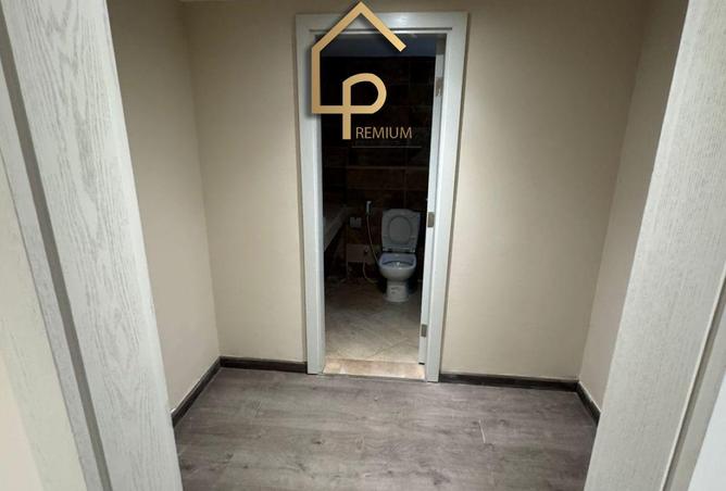 8593278 - Property Image 2