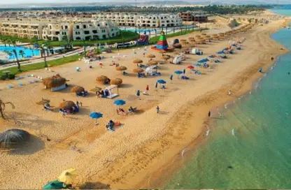 Chalet - 2 Bedrooms - 2 Bathrooms for sale in Lasirena Palm Beach - Al Ain Al Sokhna - Suez