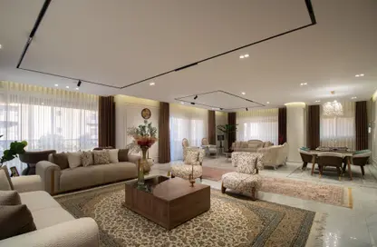 طابق كامل - 3 غرف نوم - 3 حمامات للبيع في غرب سوميد - مدينة 6 أكتوبر - الجيزة