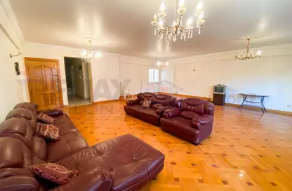 شقة - 3 غرف نوم - 3 حمامات للبيع في الحي اللاتيني - محطة الرمل - حي وسط - الاسكندرية