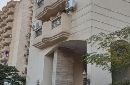 Apartment - 3 Bedrooms - 2 Bathrooms for sale in Saeed Zakaria St. - Al Sefarat District - Nasr City - Cairo