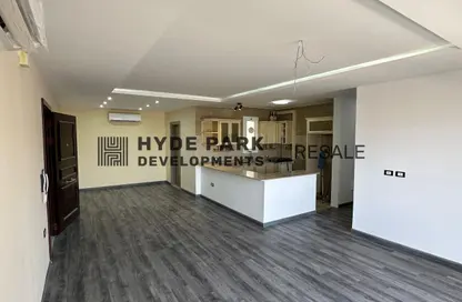 Apartment - 3 Bedrooms - 3 Bathrooms for sale in Centerville - Hyde Park - New Cairo City - Cairo