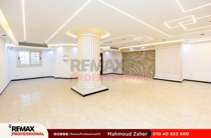 Apartment - 3 Bedrooms - 2 Bathrooms for sale in Abdel Moneim Al Dalel St. - Tharwat - Hay Sharq - Alexandria