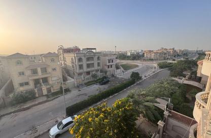 سطح - 6 غرف نوم - 4 حمامات للبيع في المجاورة الثانية - الحي الثالث شرق - مدينة الشروق - القاهرة