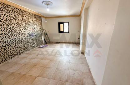 Apartment - 3 Bedrooms - 2 Bathrooms for sale in Camp Chezar - Hay Wasat - Alexandria