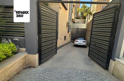 Whole Building - 7+ - 7+ for sale in Point 90 Mall - South Investors Area - New Cairo City - Cairo
