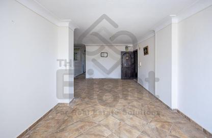 Apartment - 3 Bedrooms - 2 Bathrooms for sale in Bin Mosleh Al Arman St. - Miami - Hay Awal El Montazah - Alexandria