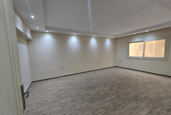 77052123 - Property Image 2