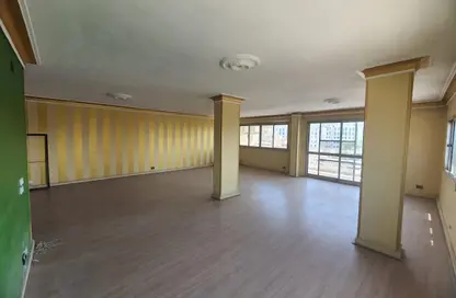 شقة - 4 غرف نوم - 2 حمامات للايجار في حي المعادي - القاهرة