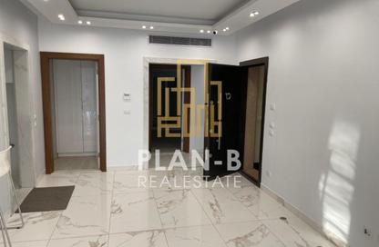 شقة - 3 غرف نوم - 3 حمامات للايجار في ذا كورت ياردز - كمبوندات الشيخ زايد - الشيخ زايد - الجيزة