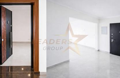 شقة - 3 غرف نوم - 3 حمامات للايجار في صوارى - كمبوندات الاسكندرية - الاسكندرية