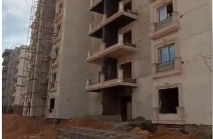 Apartment - 2 Bedrooms - 1 Bathroom for sale in Mohamed Naguib Axis - North Investors Area - New Cairo City - Cairo
