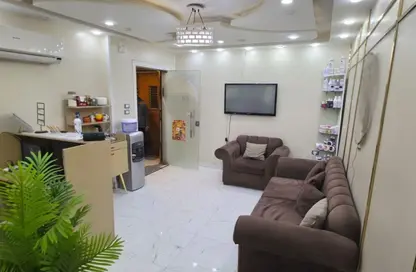 عيادة - 4 غرف نوم - 2 حمامات للبيع في شارع الدقي - الدقي - الجيزة