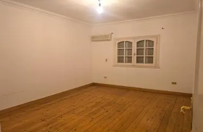 Apartment - 3 Bedrooms - 2 Bathrooms for sale in Yehia Ibrahim St. - Zamalek - Cairo