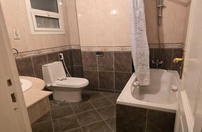 Apartment - 3 Bedrooms - 2 Bathrooms for sale in Yehia Ibrahim St. - Zamalek - Cairo