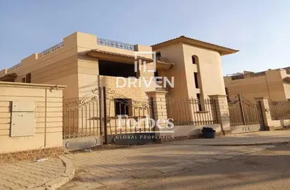 Villa - 6 Bedrooms - 5 Bathrooms for sale in Royal City - Sheikh Zayed Compounds - Sheikh Zayed City - Giza