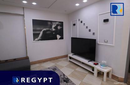Apartment - 2 Bedrooms - 1 Bathroom for rent in Taha Hussein St. - Zamalek - Cairo