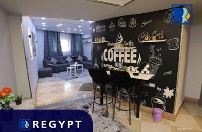 Apartment - 2 Bedrooms - 1 Bathroom for rent in Taha Hussein St. - Zamalek - Cairo