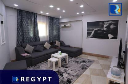 Apartment - 2 Bedrooms - 1 Bathroom for rent in Taha Hussein St. - Zamalek - Cairo