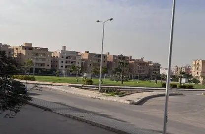 شقة - 3 غرف نوم - 2 حمامات للبيع في المجاورة الثانية - المنطقة الخامسة - مدينة الشروق - القاهرة