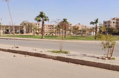 شقة - 3 غرف نوم - 2 حمامات للبيع في المنطقة السادسة شرق - مدينة الشروق - القاهرة