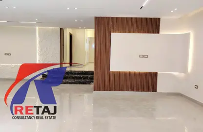 Apartment - 3 Bedrooms - 3 Bathrooms for sale in Mohammed Al Maqref St. - 6th Zone - Nasr City - Cairo