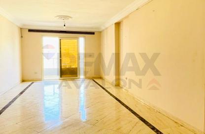 Apartment - 3 Bedrooms - 2 Bathrooms for sale in Shaarawy St. - Laurent - Hay Sharq - Alexandria
