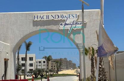 Chalet - 2 Bedrooms - 2 Bathrooms for sale in Hacienda West - Ras Al Hekma - North Coast