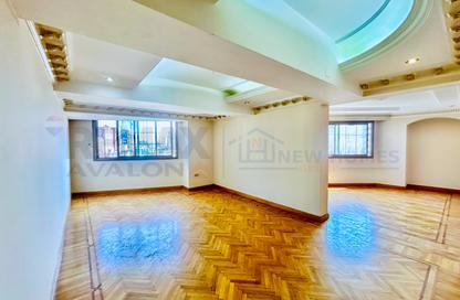 Apartment - 3 Bedrooms - 3 Bathrooms for rent in Zezenia - Hay Sharq - Alexandria Apartment - 3 Bedrooms - 3 Bathrooms for rent in Zezenia - Hay Sharq - Alexandria