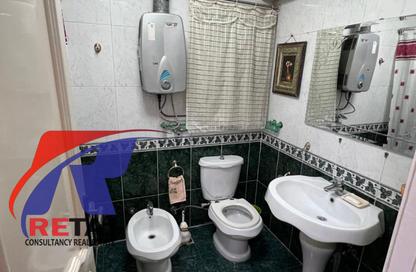 Apartment - 3 Bedrooms - 2 Bathrooms for sale in Abdallah Ibn Al Taher St. - 6th Zone - Nasr City - Cairo