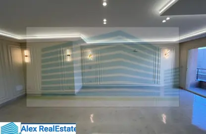 شقة - 3 غرف نوم - 2 حمامات للايجار في طريق الجيش - كامب شيزار - حي وسط - الاسكندرية