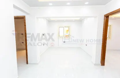 Apartment - 3 Bedrooms - 1 Bathroom for sale in Moharam Bek - Hay Wasat - Alexandria