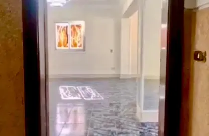 شقة - 3 غرف نوم - 1 حمام للبيع في شارع زكريا عثمان - المنطقة الثامنة - مدينة نصر - القاهرة