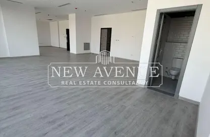 Office Space - 2 Bedrooms - 1 Bathroom for sale in One Golden Square Mall - The 5th Settlement - New Cairo City - Cairo